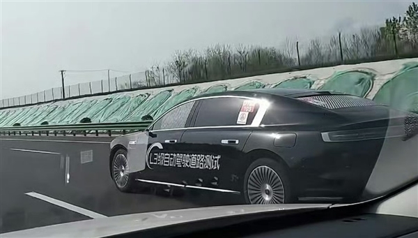 华为系百万豪车 尊界S800内饰曝光：钻石车标确实“尊”