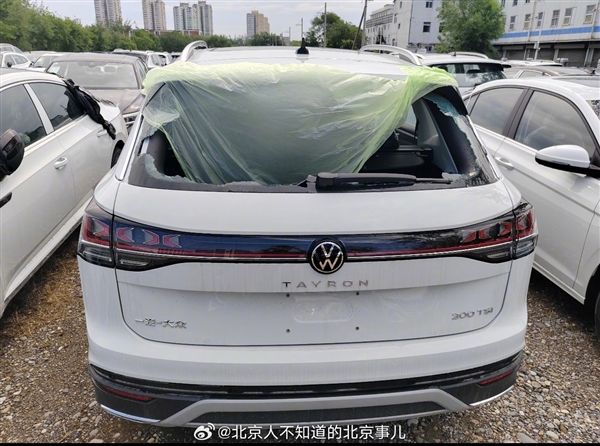 北京冰雹一大众4S店损失惨重：一停车场未上牌新车被砸烂