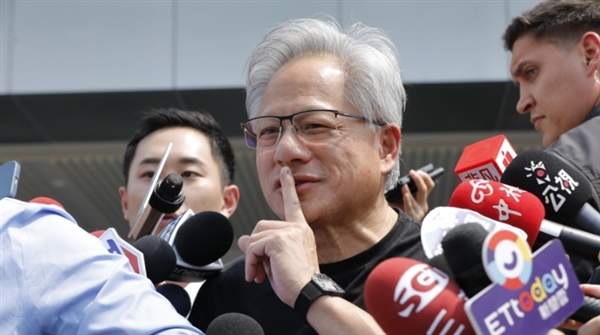 全球限量80只！黄仁勋价值千万RM手表首曝 网友：炫富?等于你买卡西欧！