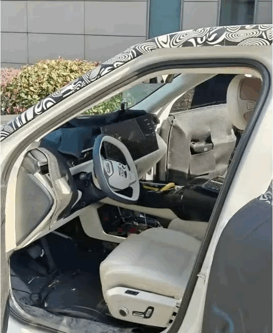 吉利大六座SUV 银河M9更多实车图曝光：弃用隐藏门把手