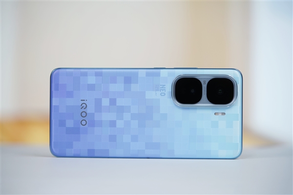 最强2K直屏手机！iQOO Neo10 Pro+图赏