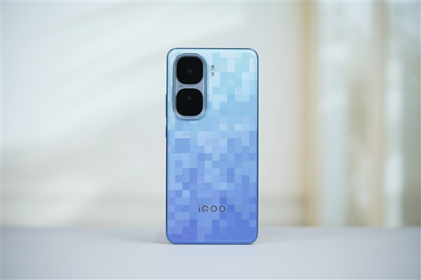 最强2K直屏手机！iQOO Neo10 Pro+图赏