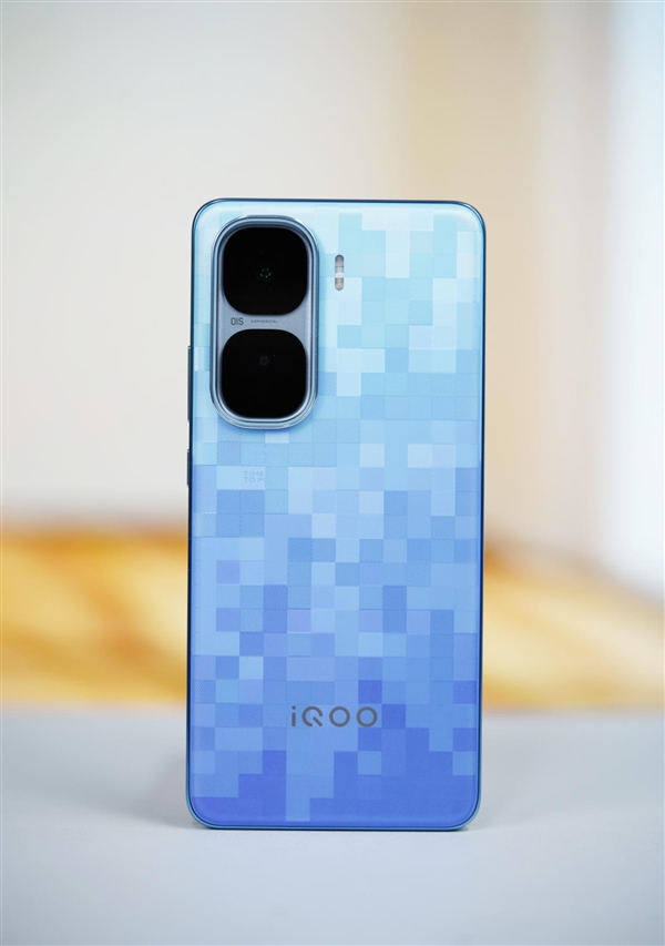 最强2K直屏手机！iQOO Neo10 Pro+图赏