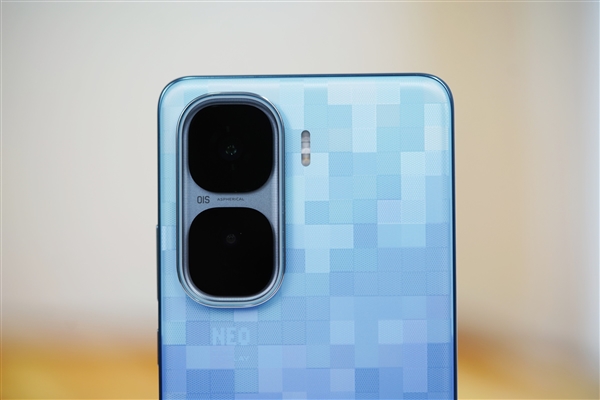 最强2K直屏手机！iQOO Neo10 Pro+图赏