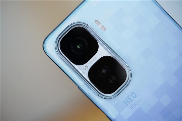 最强2K直屏手机！iQOO Neo10 Pro+图赏