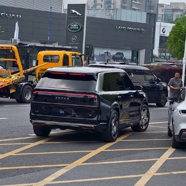 杭州湾库里南！极氪9X实车曝光：尾灯可分开点亮
