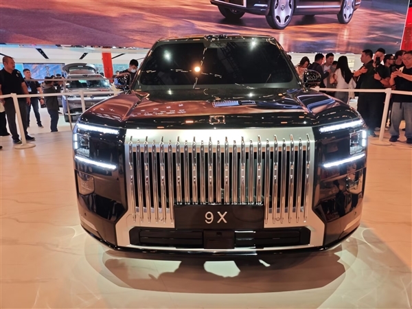 杭州湾库里南！极氪9X实车曝光：尾灯可分开点亮